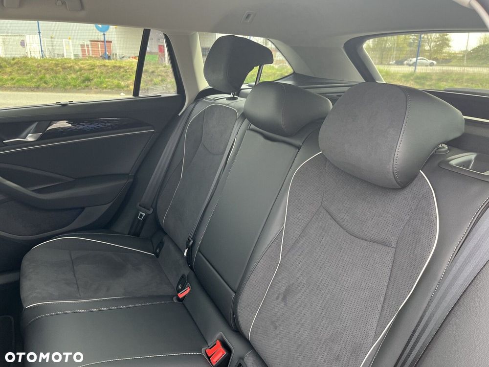 Volkswagen Passat - 16