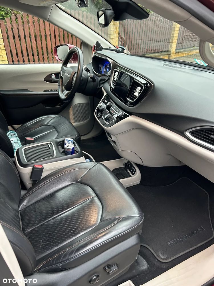 Chrysler Pacifica - 11