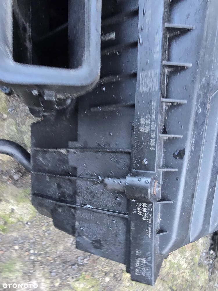 Obudowa filtra powietrza vw 1.6  2.0 tdi  5Q0 129 607 AA - 4