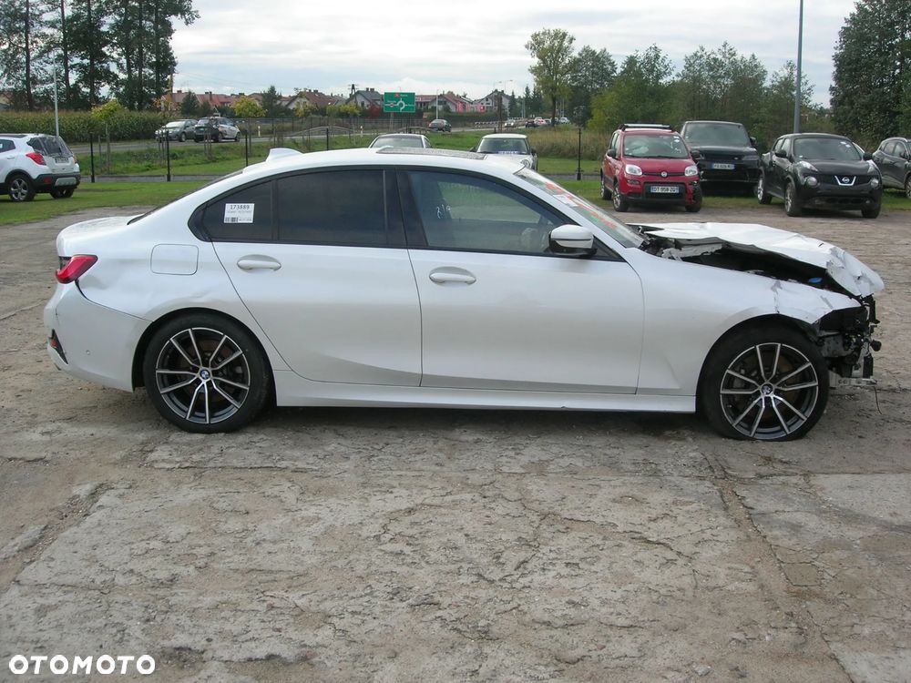 BMW Seria 3 330d xDrive - 2