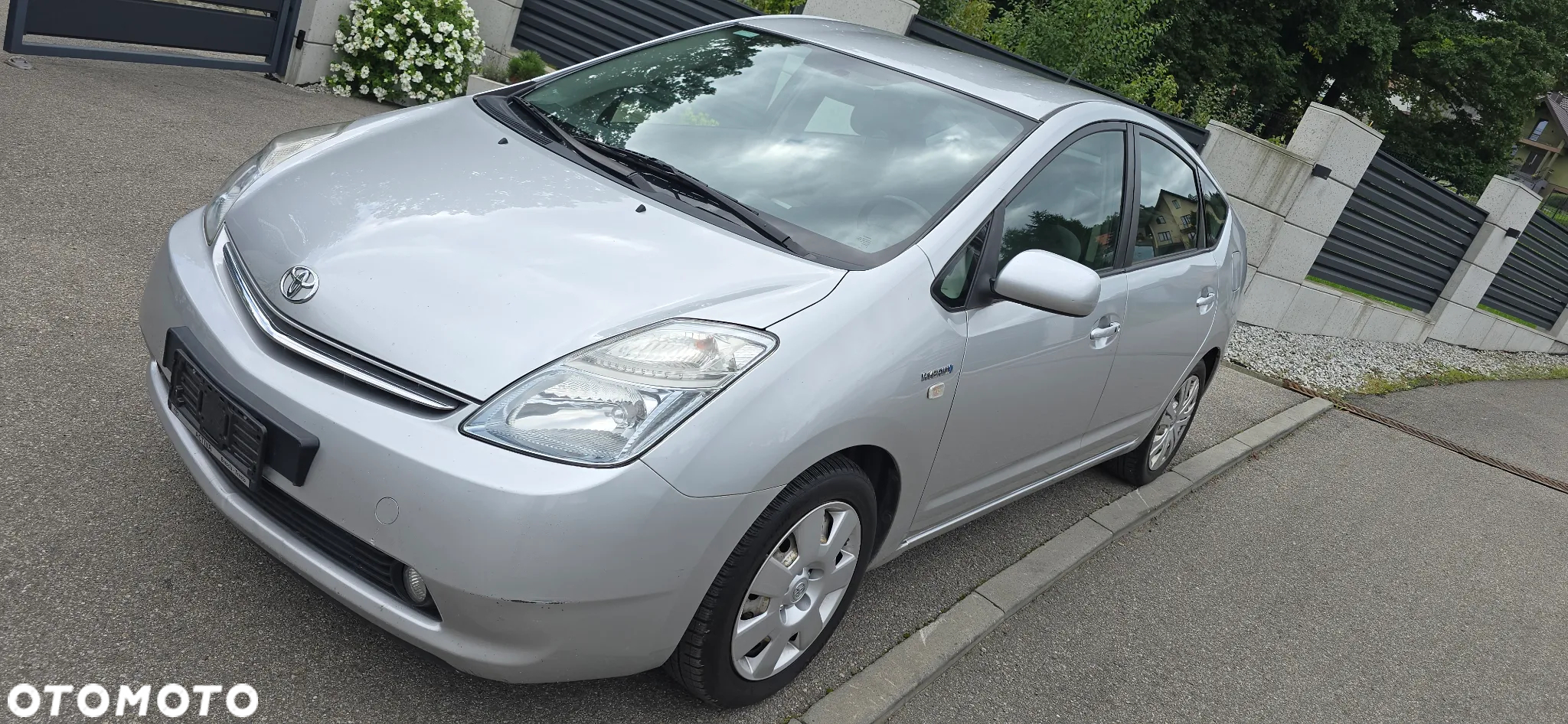 Toyota Prius (Hybrid) Comfort - 2