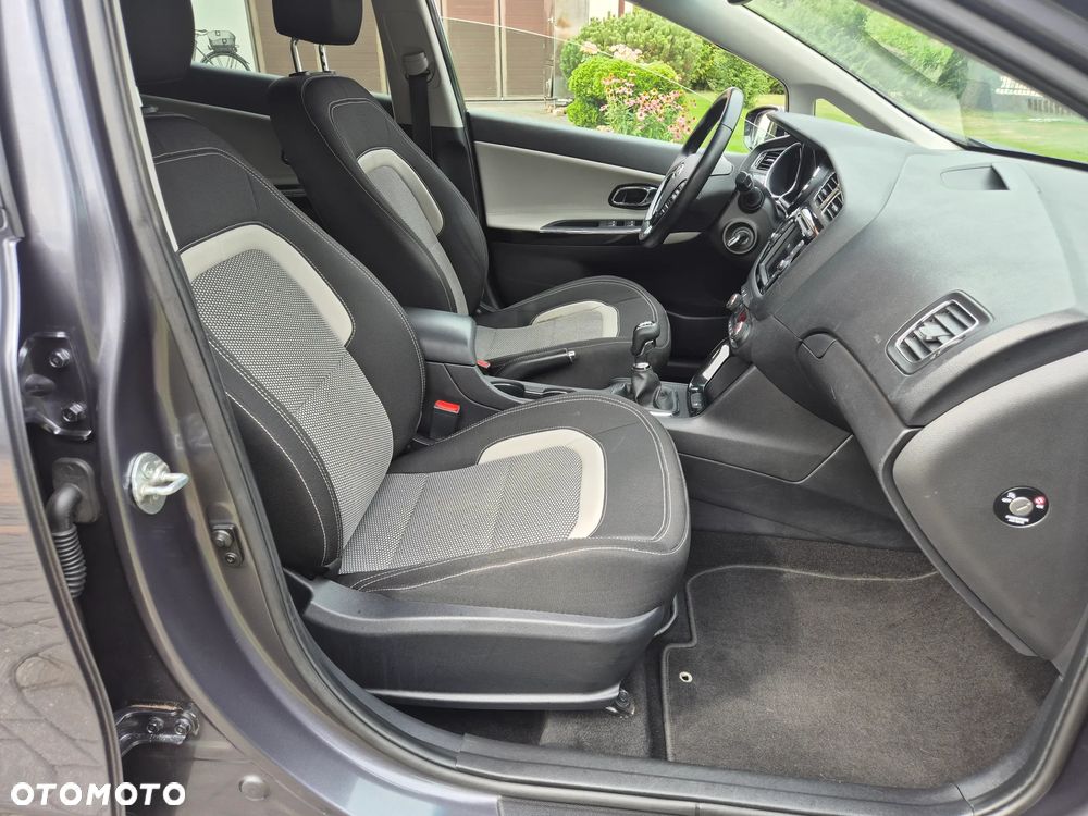 Kia Ceed 1.4 CVVT Dream-Team Edition - 13