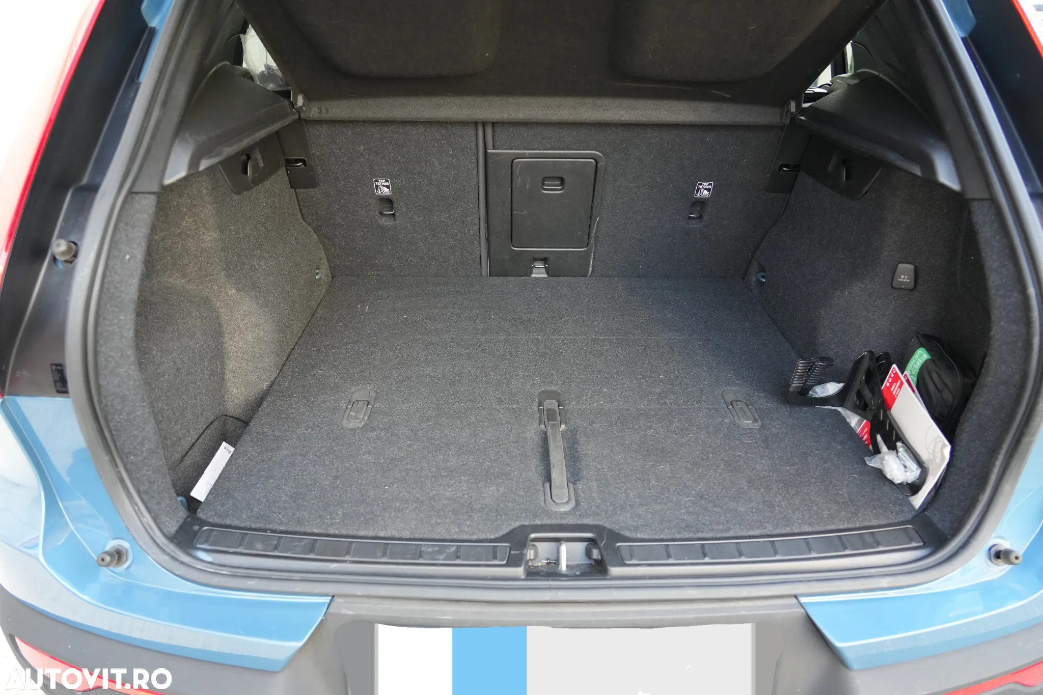 Volvo XC 40 B3 AT FWD MHEV Plus Dark - 8