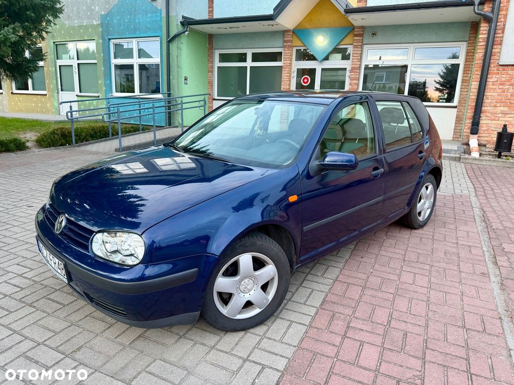 Volkswagen Golf - 1