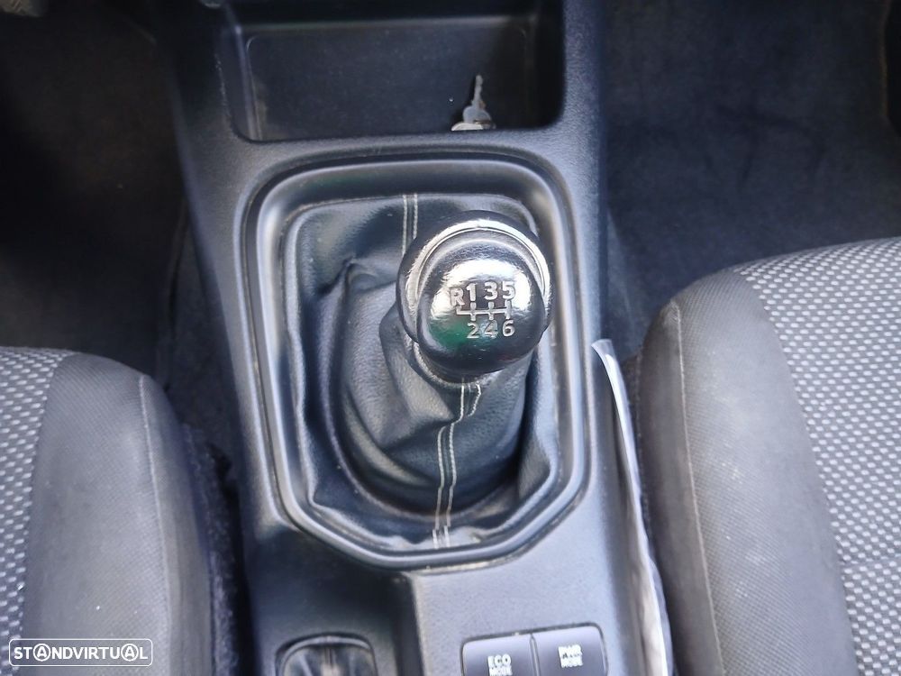 Toyota Hilux 2.4 D-4D 2WD CD - 27