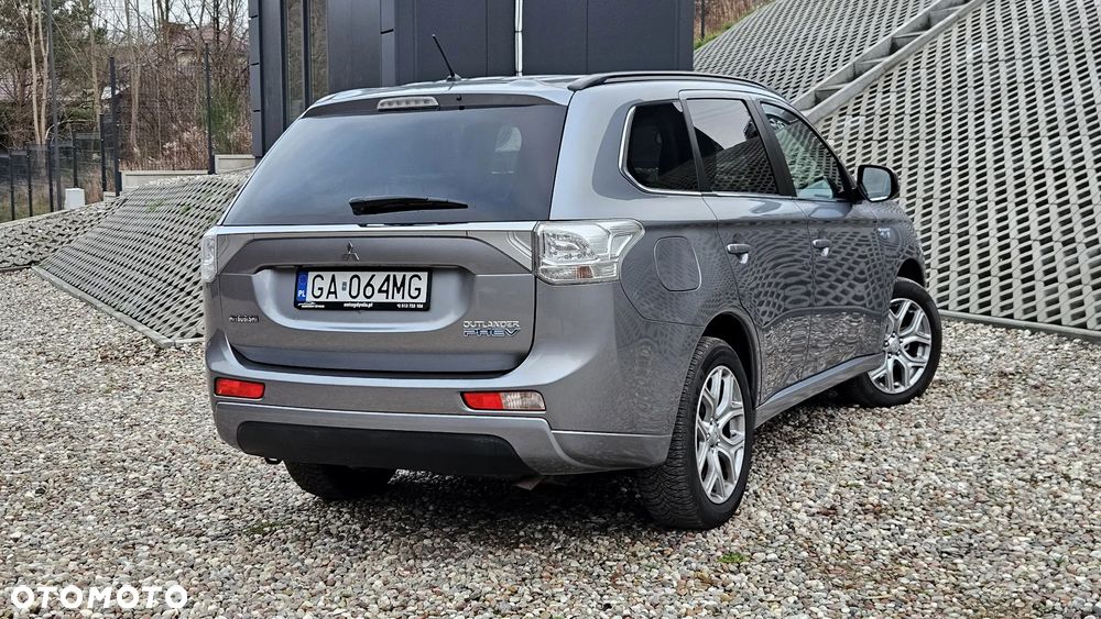 Mitsubishi Outlander 2.0 4WD Plus - 21