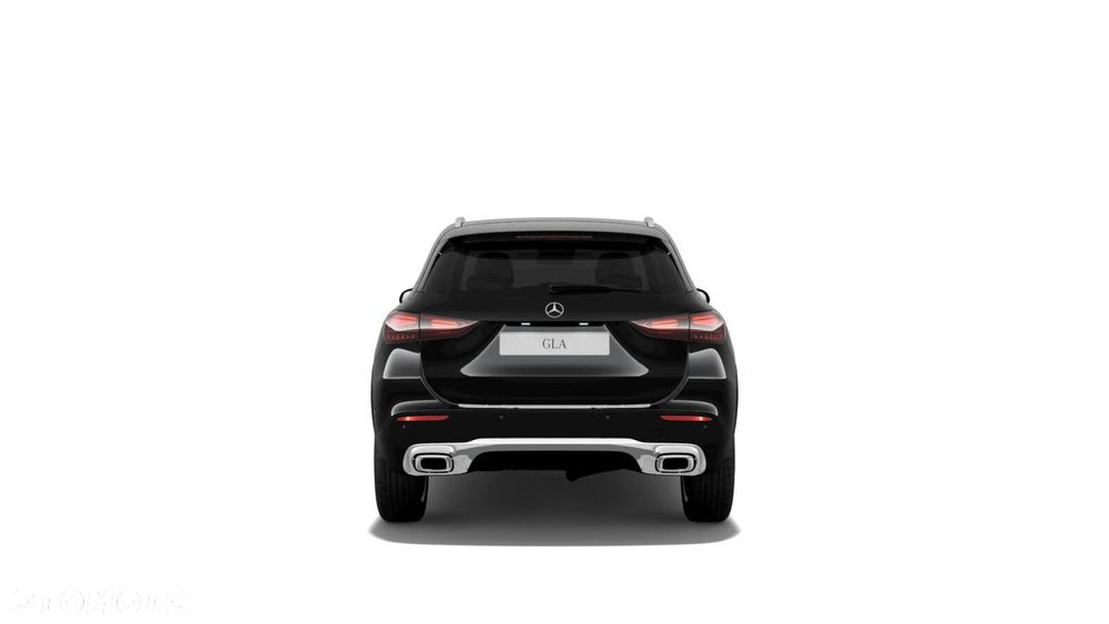 Mercedes-Benz GLA - 13