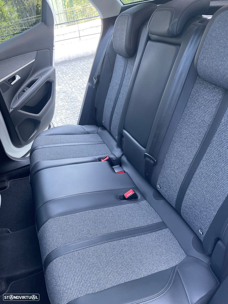 Peugeot 3008 PureTech 130 Stop & Start GPF EAT8 Allure - 33