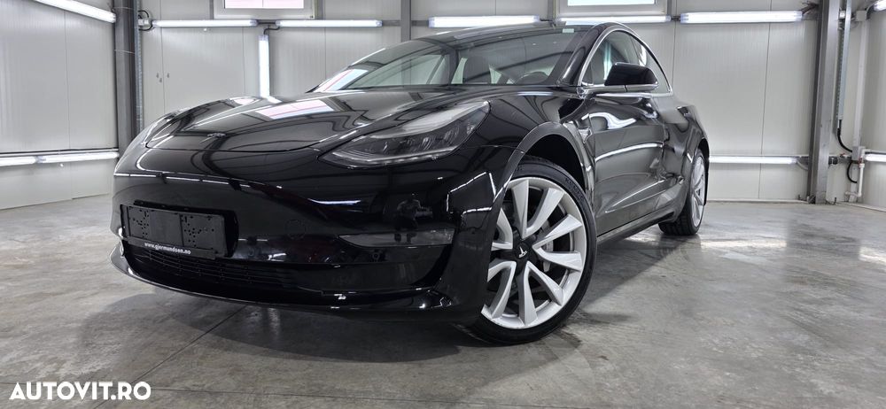 Tesla Model 3 - 1