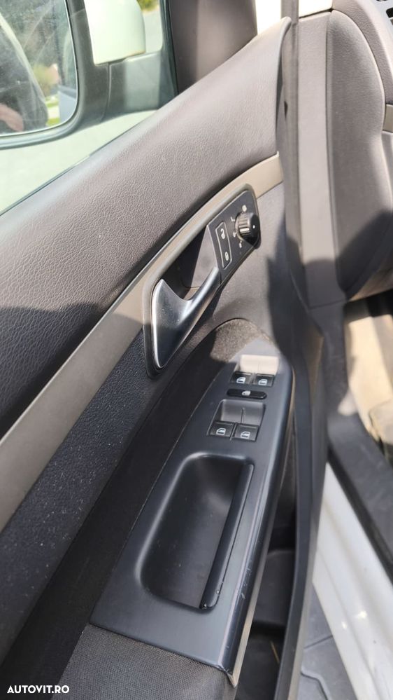 Volkswagen Touran - 12