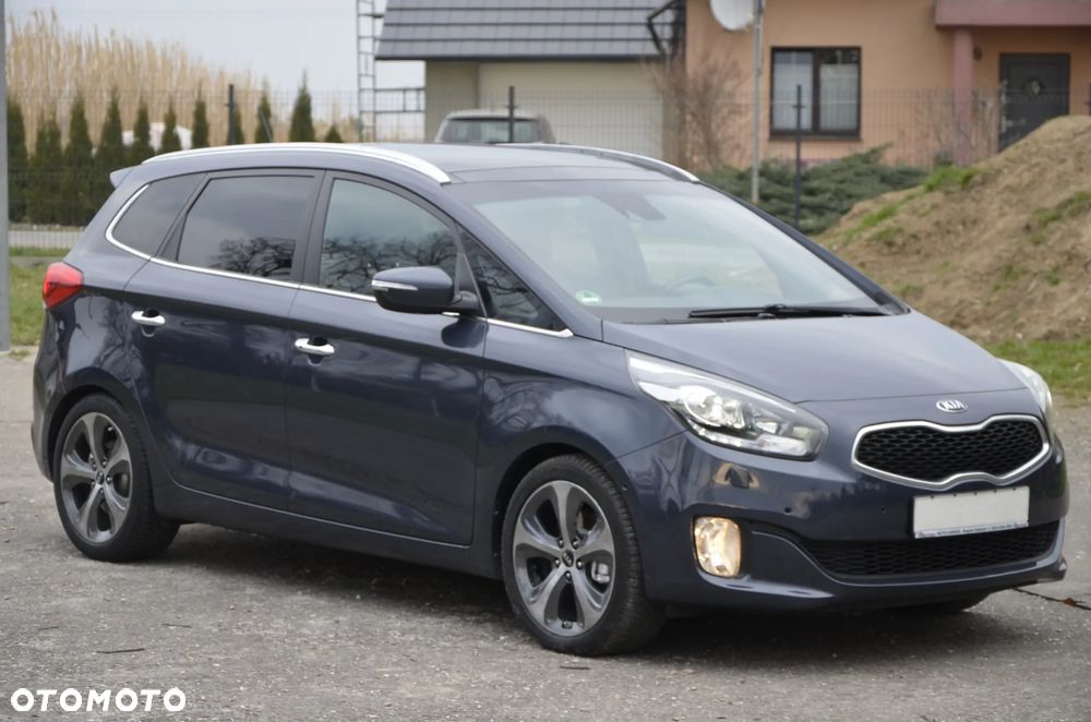 Kia Carens - 5