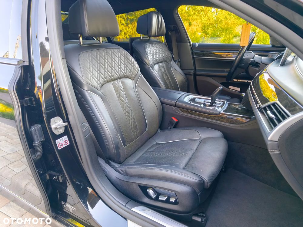 BMW Seria 7 750Li xDrive - 29