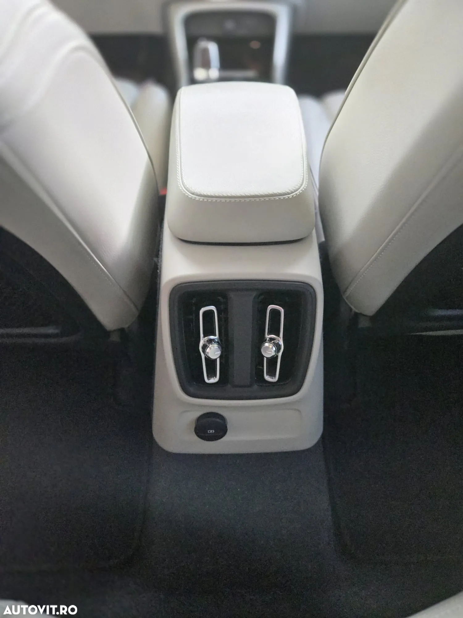 Volvo XC 40 - 30