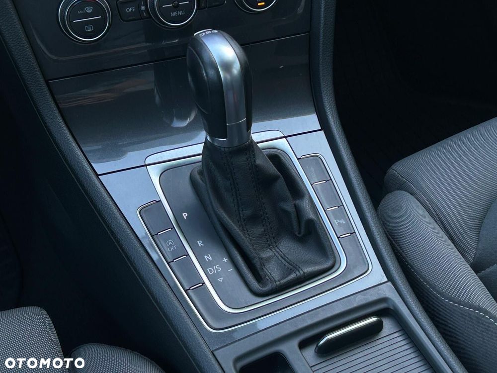 Volkswagen Golf - 24