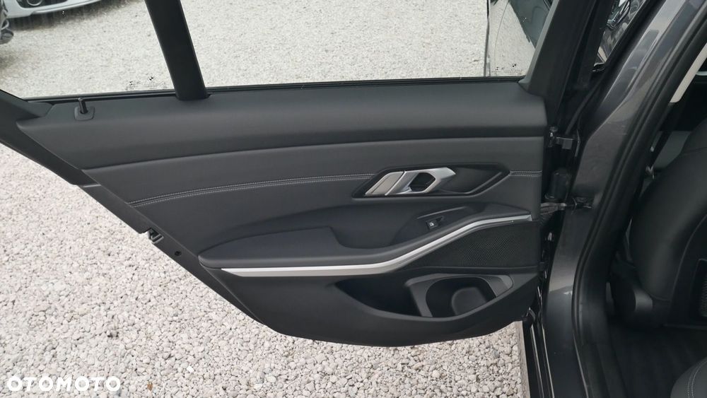 BMW Seria 3 - 17