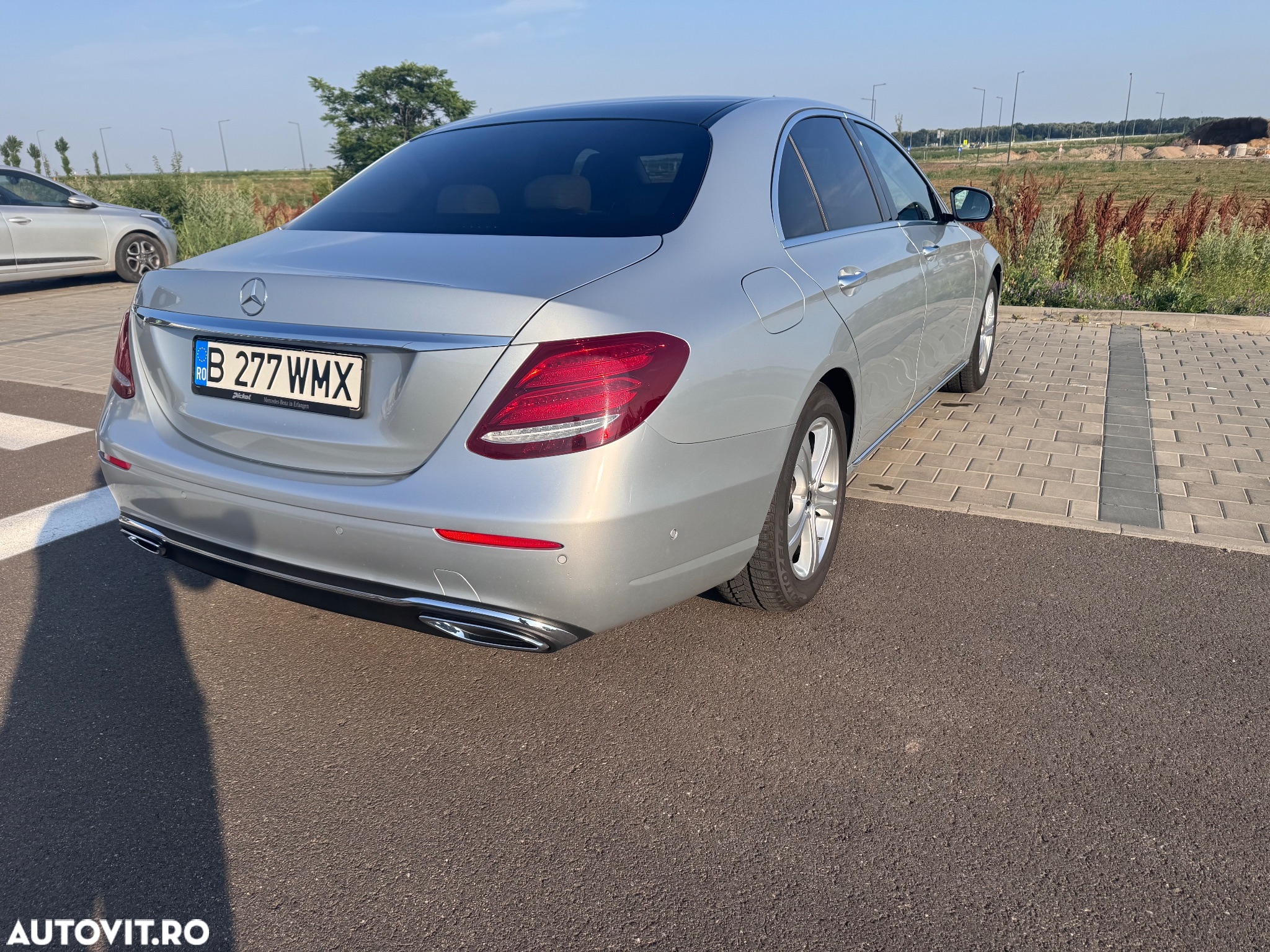 Mercedes-Benz E 220 d 4Matic 9G-TRONIC - 4