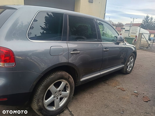 TOUAREG 7L BŁOTNIK TYŁ PRAWY LD7Z
