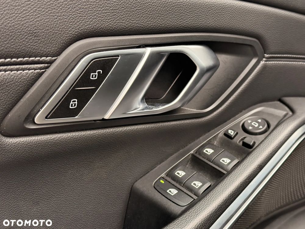 BMW Seria 3 320d xDrive Advantage - 23