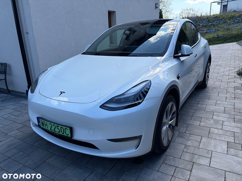 Tesla Model Y - 1