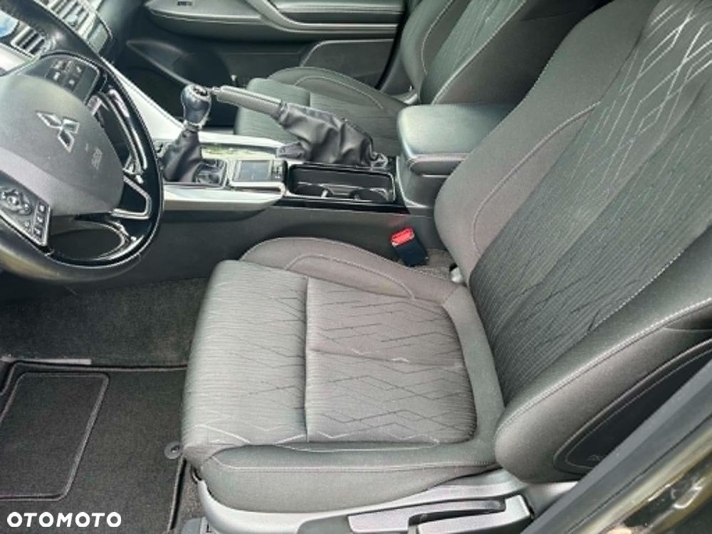 Mitsubishi Eclipse Cross - 32