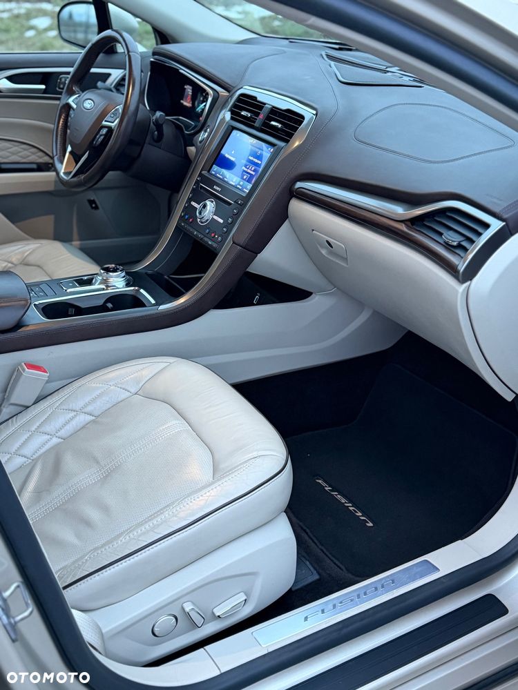 Ford Fusion - 33
