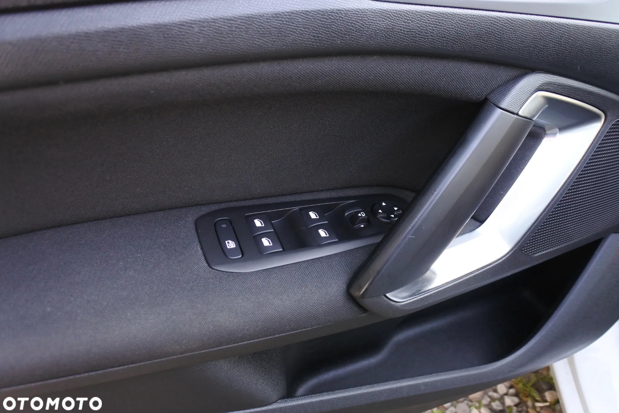 Peugeot 308 PureTech 130 EAT8 Allure - 22