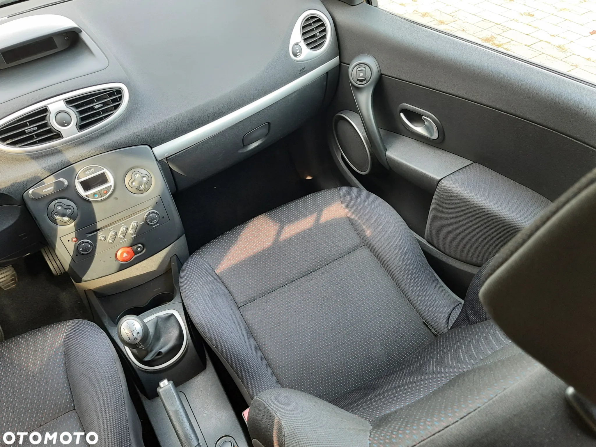 Renault Clio 1.2 16V 75 Dynamique - 14