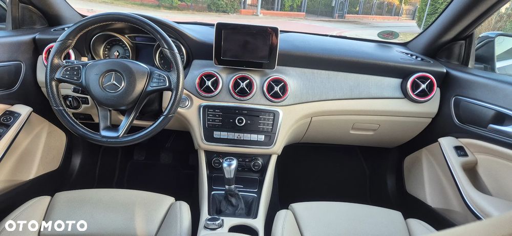 Mercedes-Benz CLA 200 UrbanStyle Edition - 16
