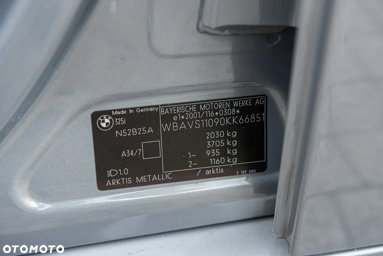 BMW Seria 3 325i Touring - 34