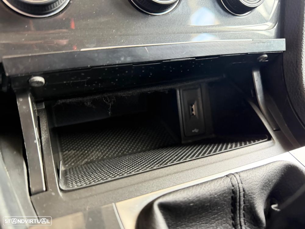 VW Golf 1.6 TDI Confortline - 23