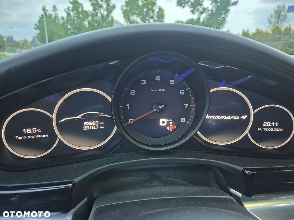 Porsche Panamera 4 - 9