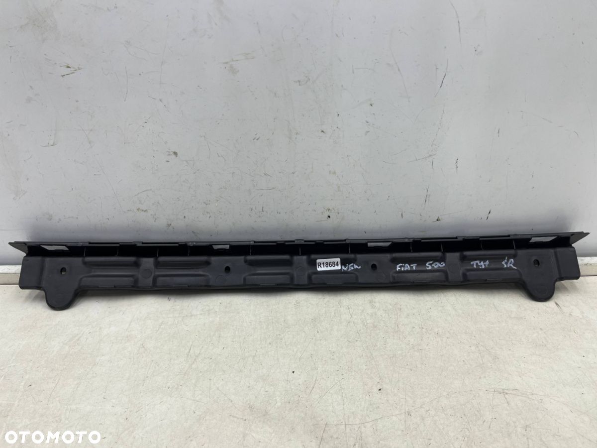Ślizg Fiat 500 LIFT 15r.- tylne środkowe mocowanie wspornik uchwyt zderzaka NOWE oryginalne 51865469 - 1