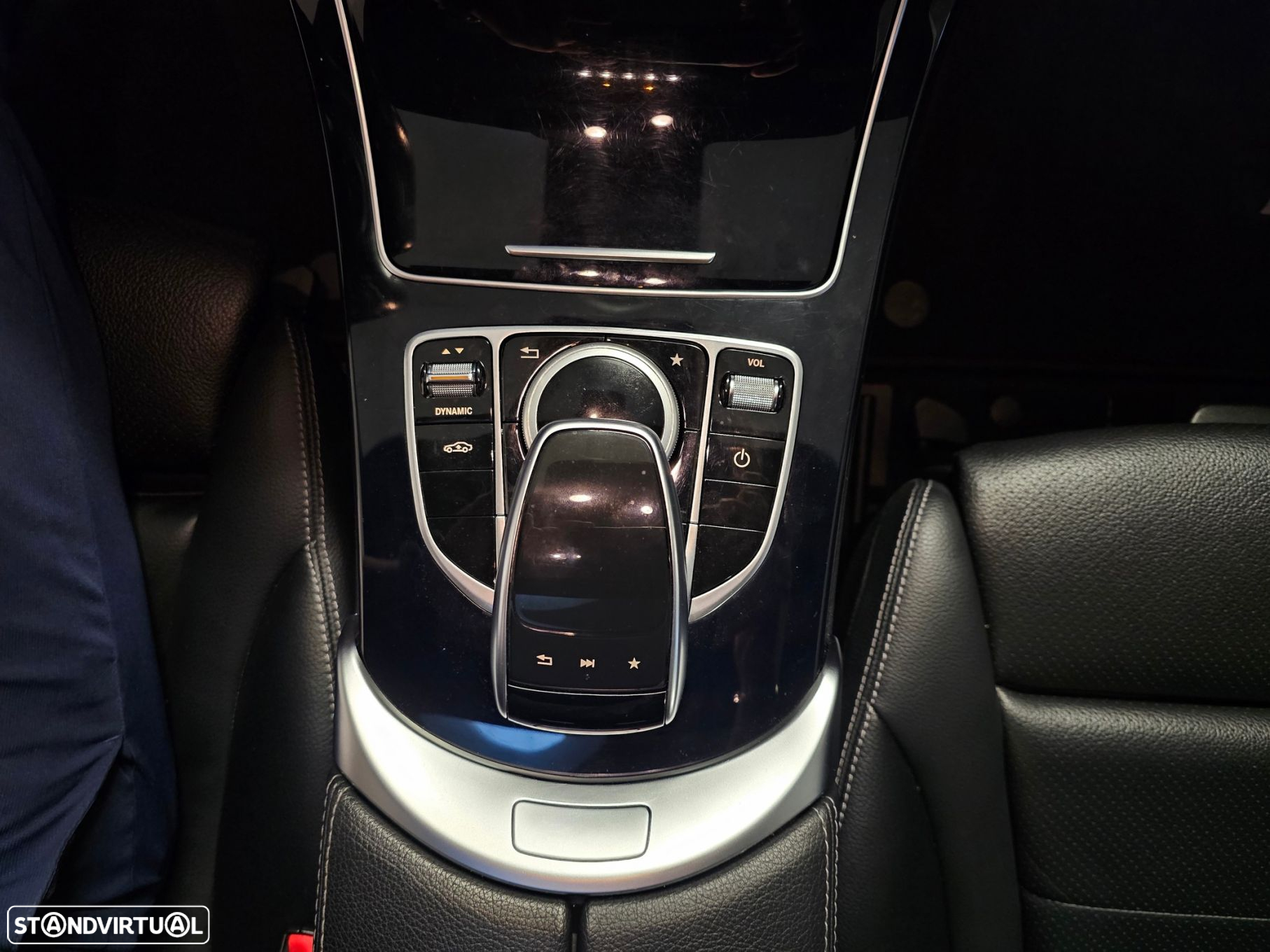 Mercedes-Benz C 300 h AMG Line - 16