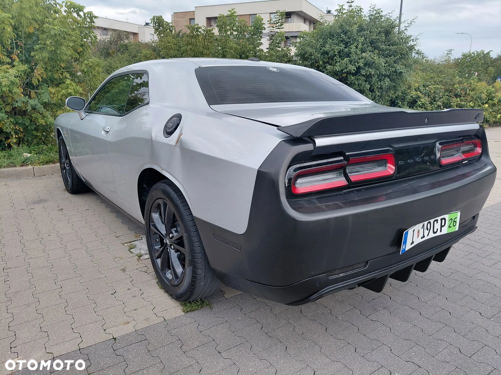 Dodge Challenger - 25