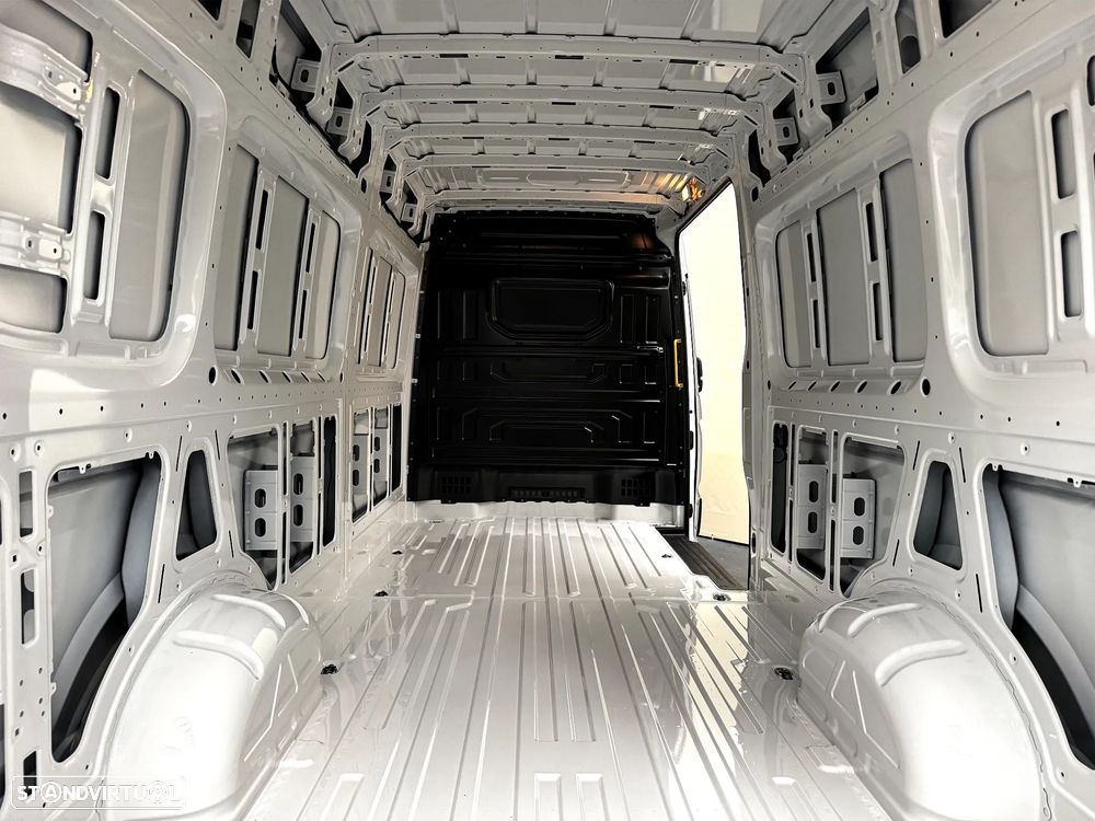 VW Crafter 35 Cargo L4H3 - 19