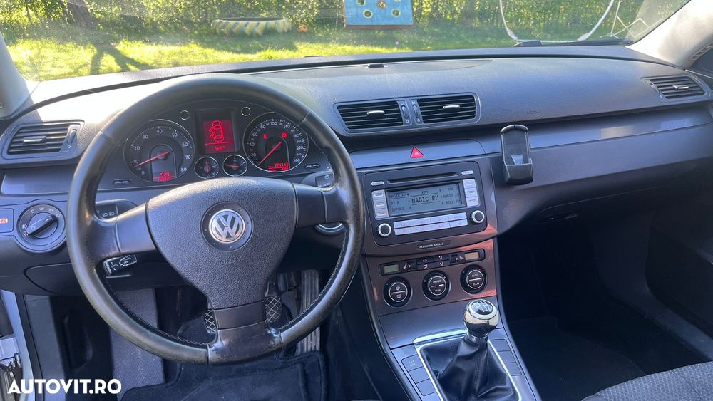 Volkswagen Passat 1.6 FSI Comfortline - 12