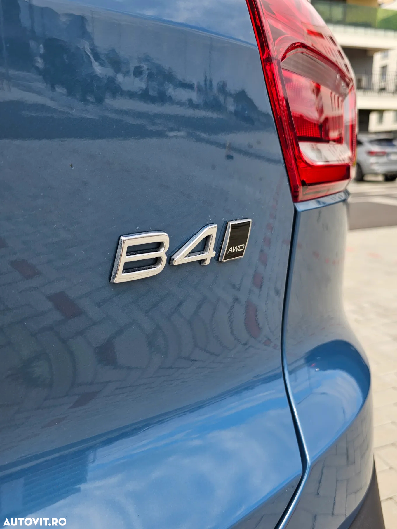 Volvo XC 40 B4 AT8 AWD Mild Hybrid R-Design - 9