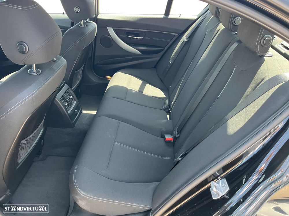 BMW 318 d Line Sport - 13