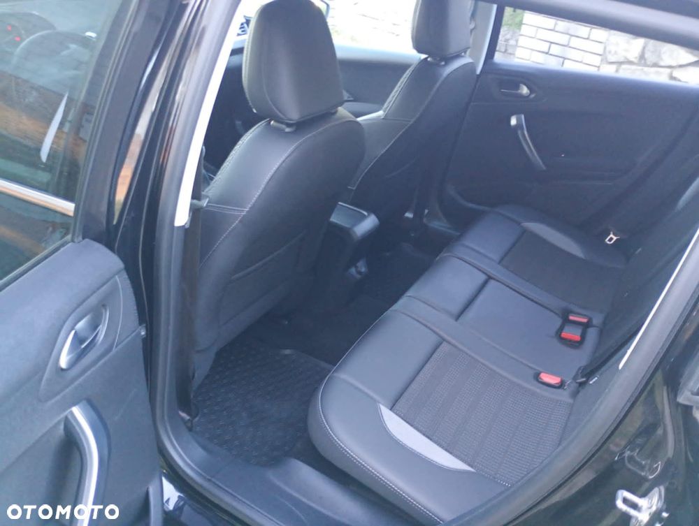 Peugeot 2008 BlueHDi 100 STOP & START Allure - 12
