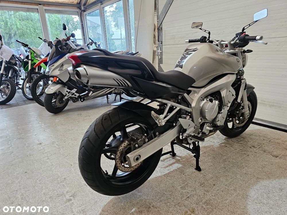 Yamaha FZ - 32