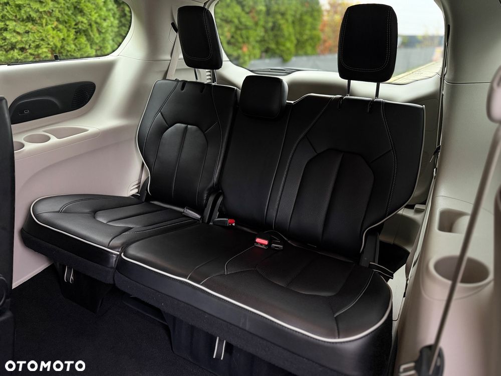 Chrysler Pacifica - 20