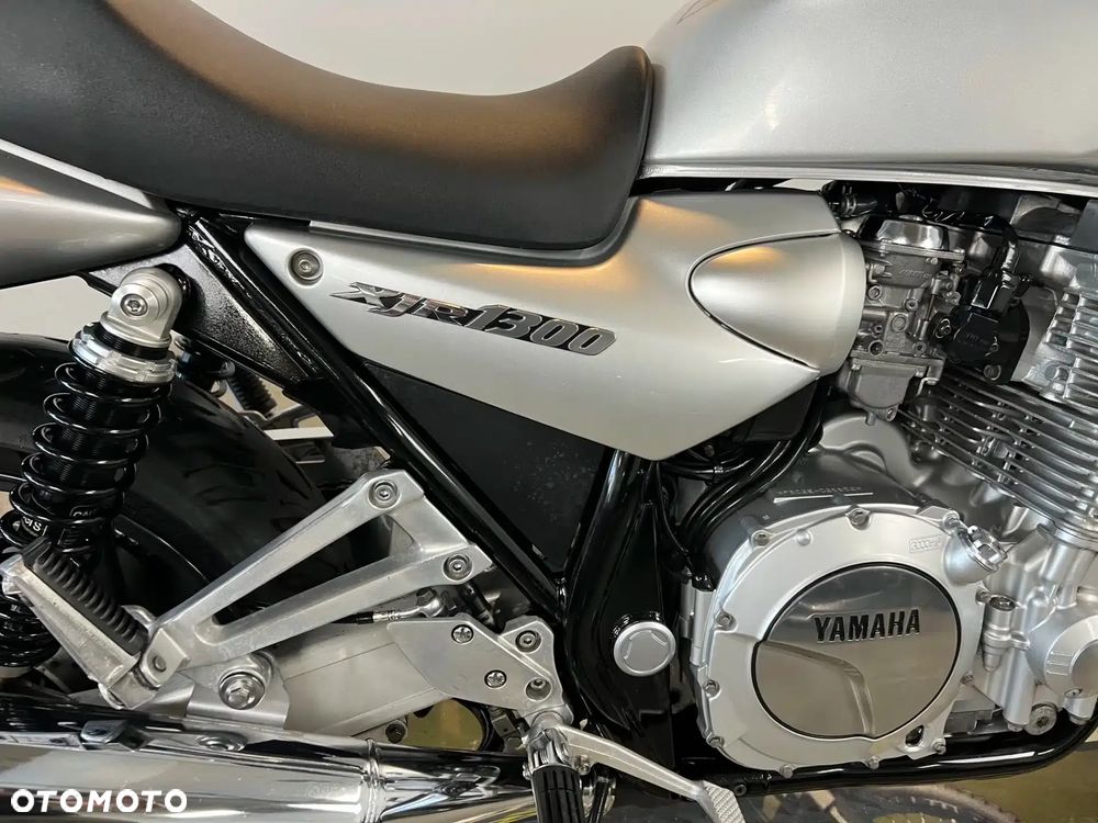 Yamaha XJR - 16