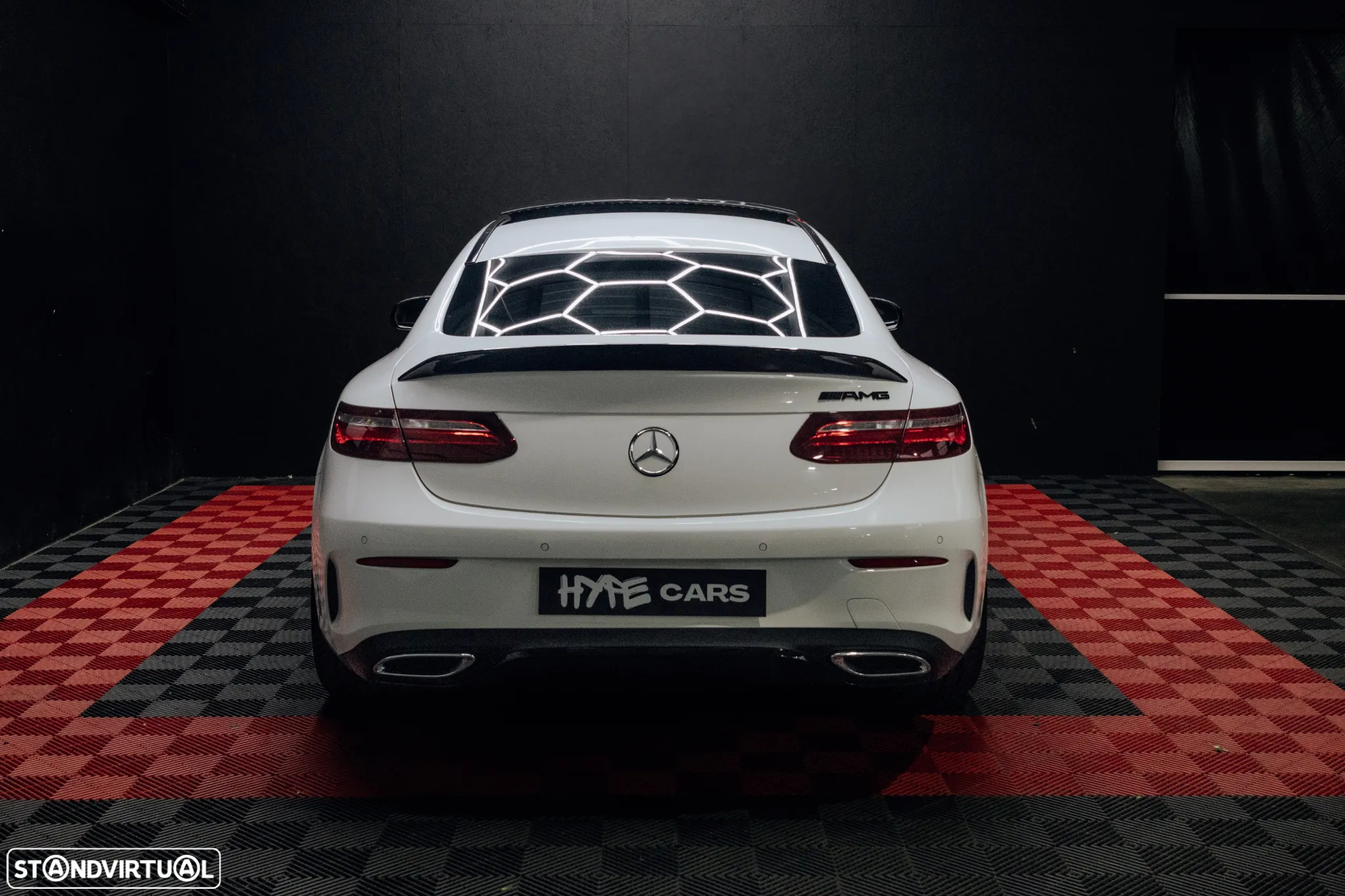 Mercedes-Benz E 220 d Coupe 9G-TRONIC Night Edition - 4