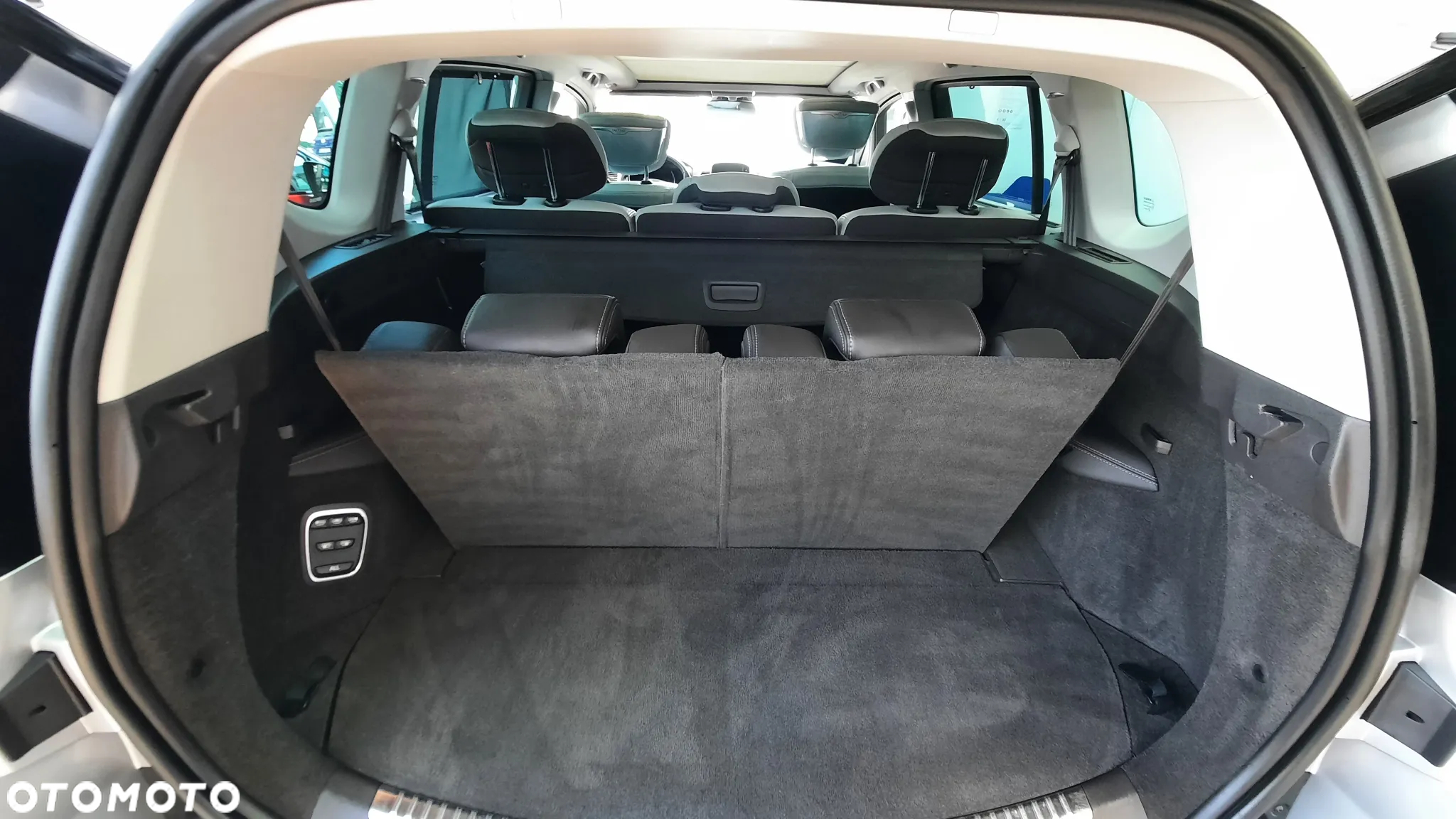 Renault Espace 1.6 dCi Energy Initiale Paris EDC 7os - 18