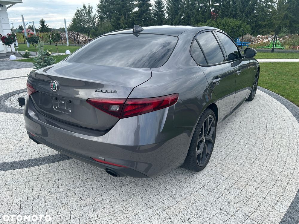 Alfa Romeo Giulia - 8