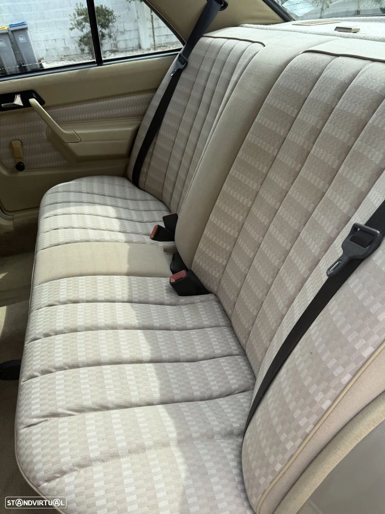 Mercedes-Benz 190 - 10