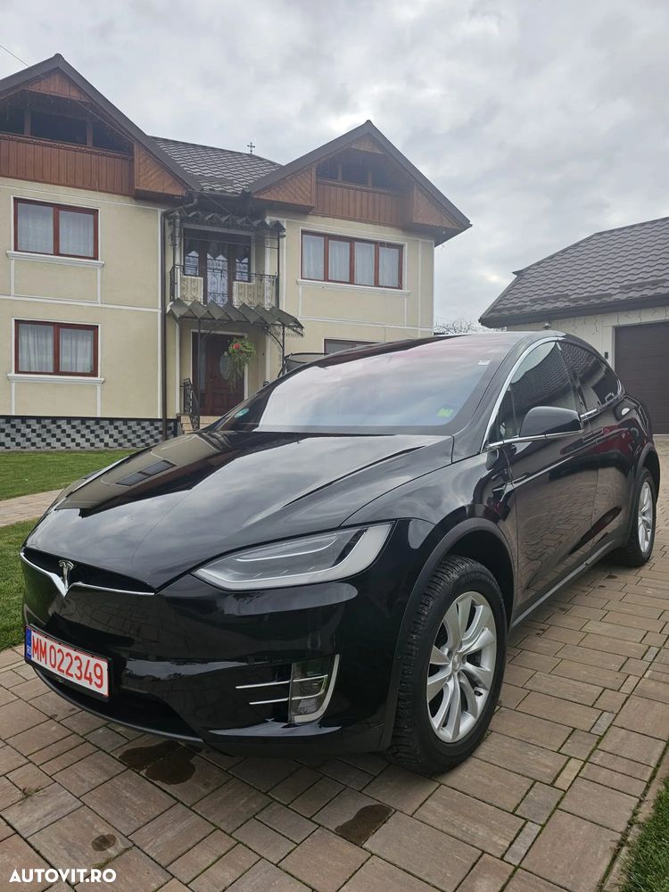 Tesla Model X - 3