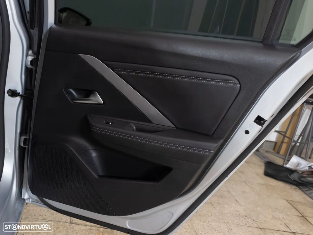 Opel Astra 1.2 T GS Line Aut. - 9