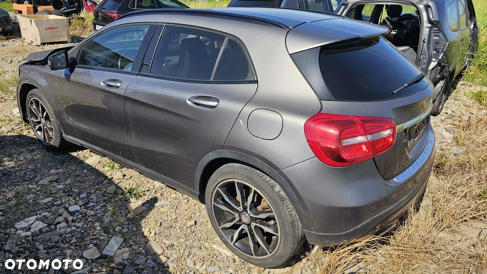 Mercedes-Benz GLA - 5
