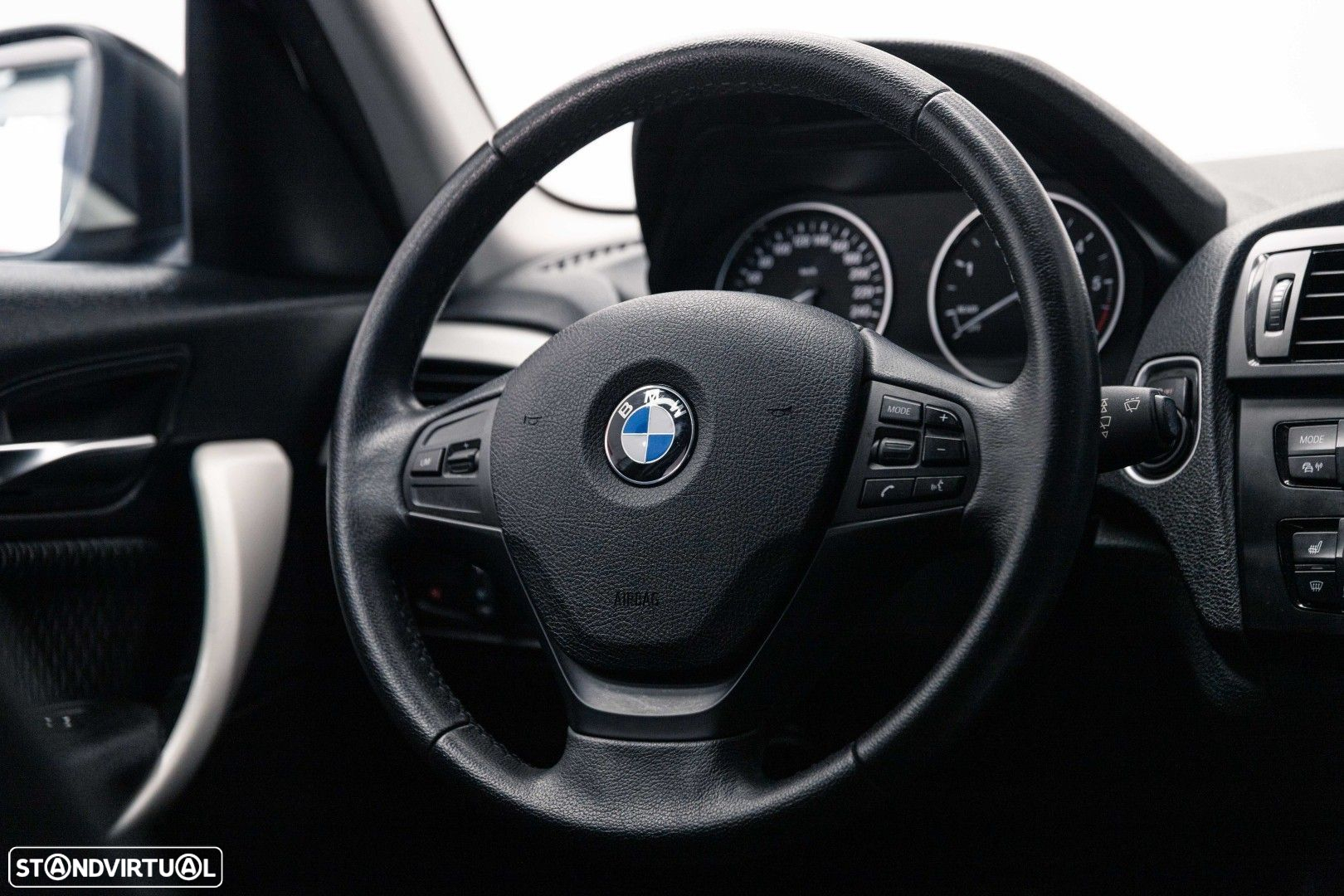BMW 116 dA Line Urban - 23